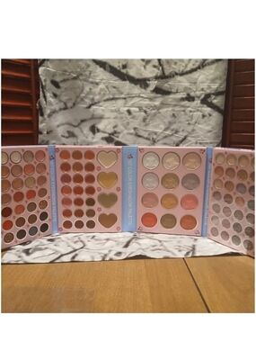 Multitone Pink Fold-Out Eyeshadow Palette - Soft Pink Shades